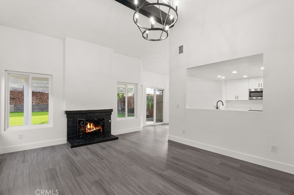 6172 Darcee Dr, Riverside CA  92509-6273 exterior