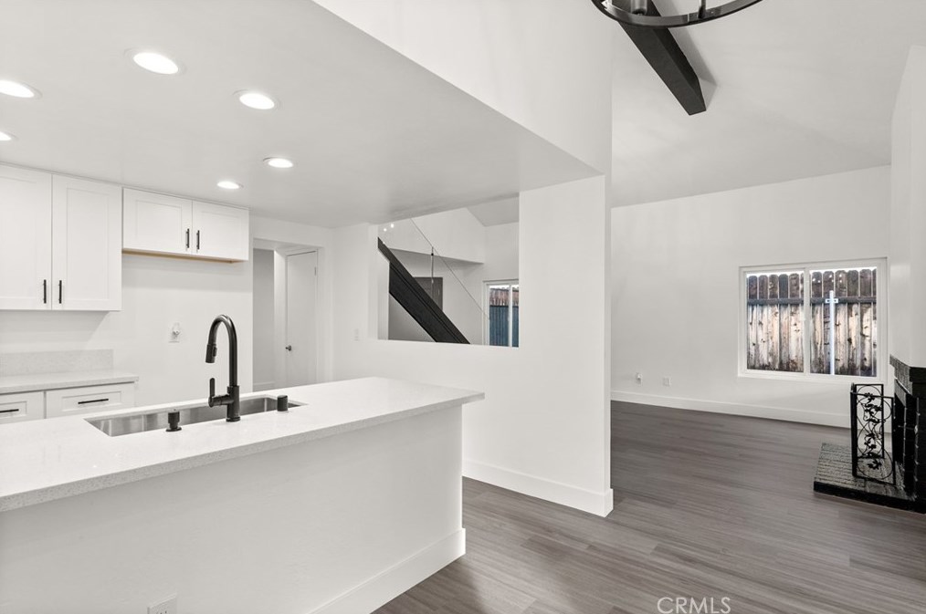 6172 Darcee Dr, Riverside CA  92509-6273 exterior