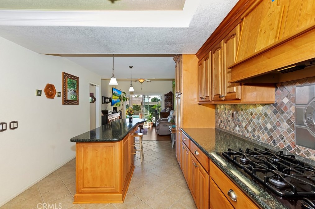 1244 Creekside Ct, Upland CA  91784-7934 exterior