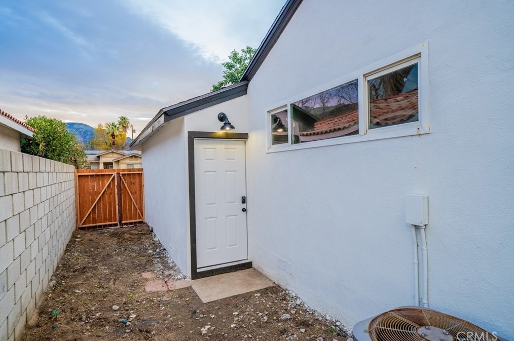 3948 Conejo Dr, San Bernardino CA  92404-1943 exterior