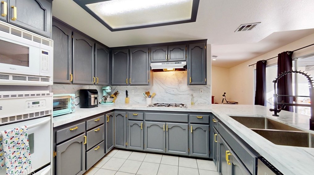 19939 Sahale Rd, Apple Valley CA  92307-7204 exterior