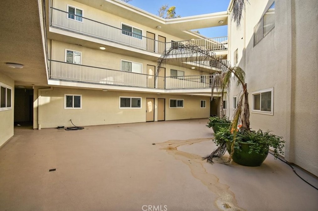 1108 Camino Real, Redondo Beach CA  90277-4539 exterior