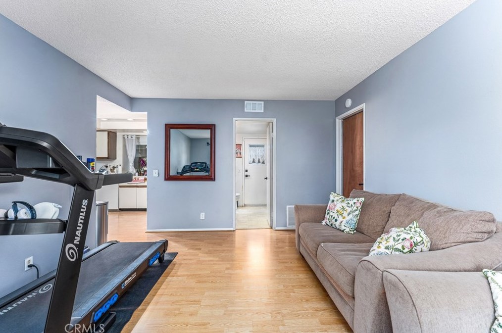 11840 Honey Holw, Moreno Valley CA  92557-6106 exterior