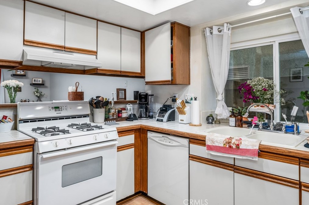 11840 Honey Holw, Moreno Valley CA  92557-6106 exterior