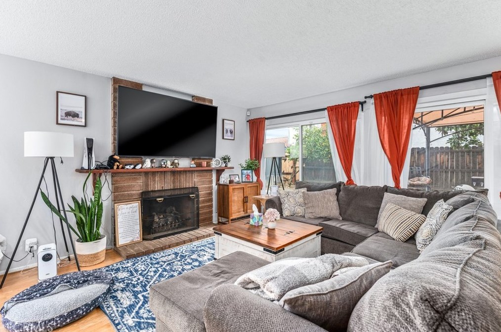 11840 Honey Holw, Moreno Valley CA  92557-6106 exterior