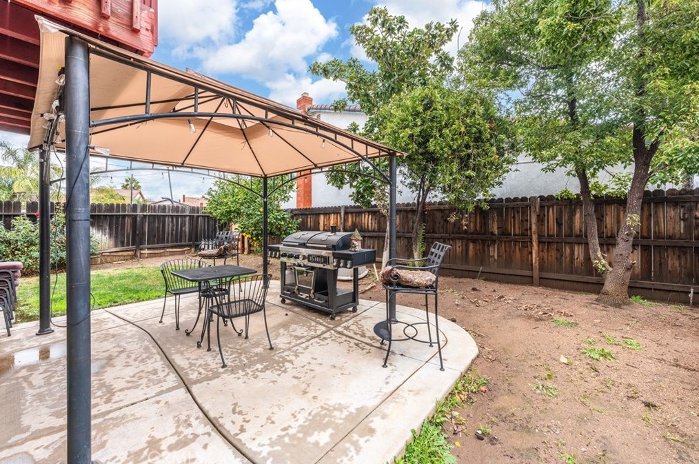 11840 Honey Holw, Moreno Valley CA  92557-6106 exterior