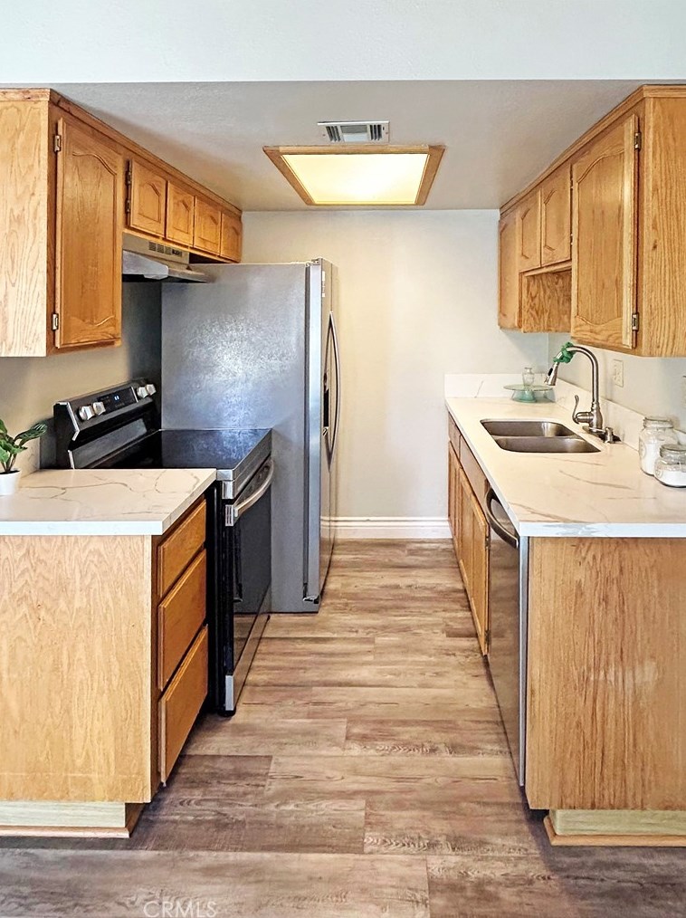 19227 Elm Dr, Apple Valley CA  92308-8987 exterior