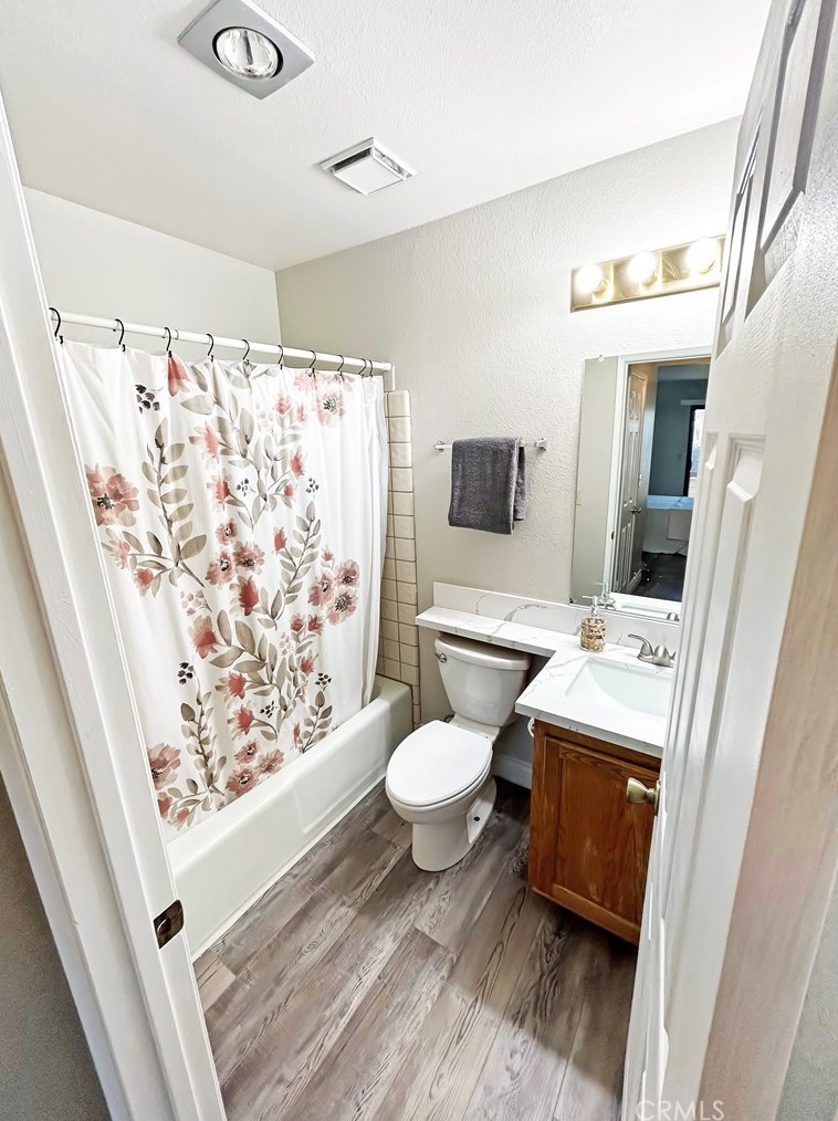 19227 Elm Dr, Apple Valley CA  92308-8987 exterior