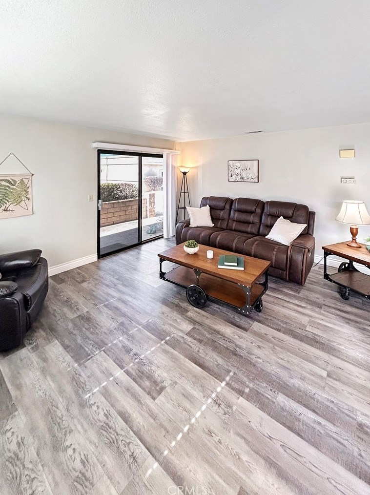 19227 Elm Dr, Apple Valley CA  92308-8987 exterior