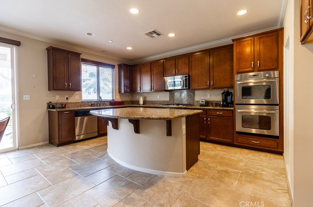 16657 Golden Bluff Loop, Riverside CA  92503-0244 exterior