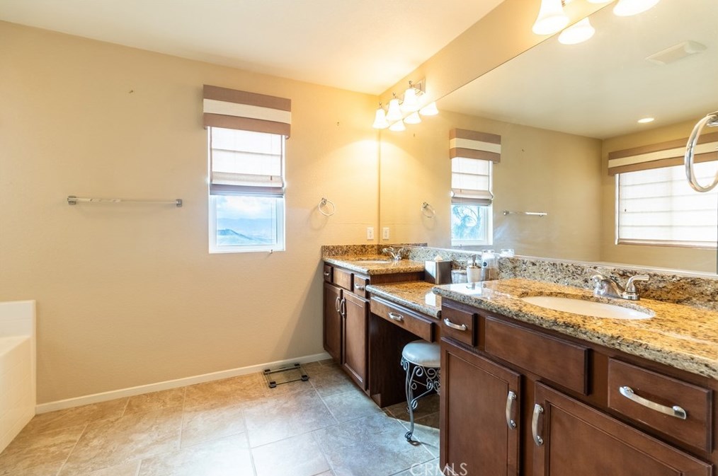 16657 Golden Bluff Loop, Riverside CA  92503-0244 exterior