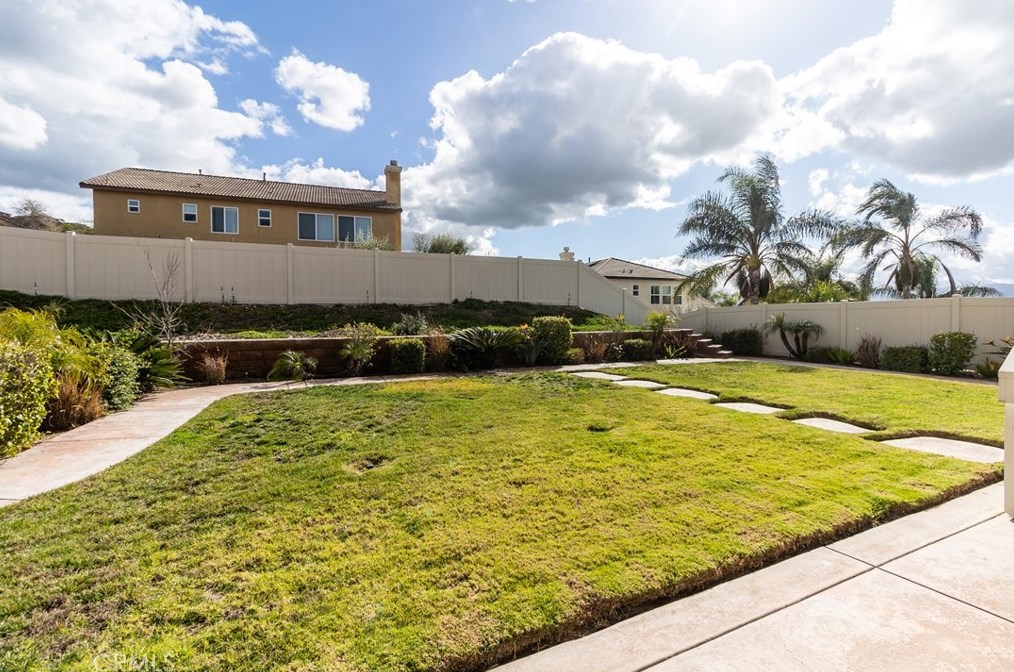 16657 Golden Bluff Loop, Riverside CA  92503-0244 exterior