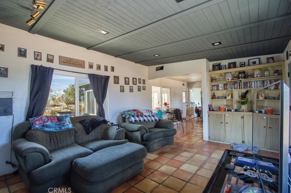 9140 Yucca St, Apple Valley CA  92308-8669 exterior