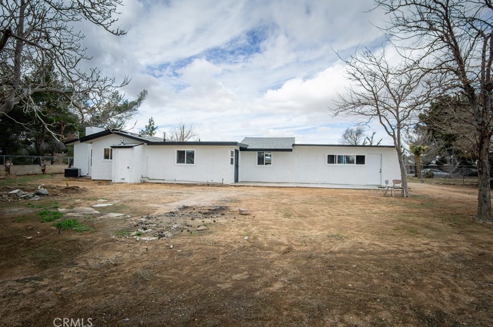 14167 Kiowa Rd, Apple Valley CA  92307-3976 exterior
