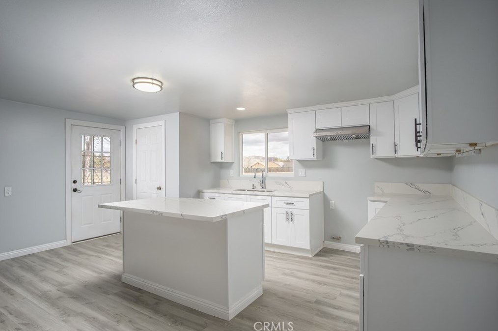 14167 Kiowa Rd, Apple Valley CA  92307-3976 exterior