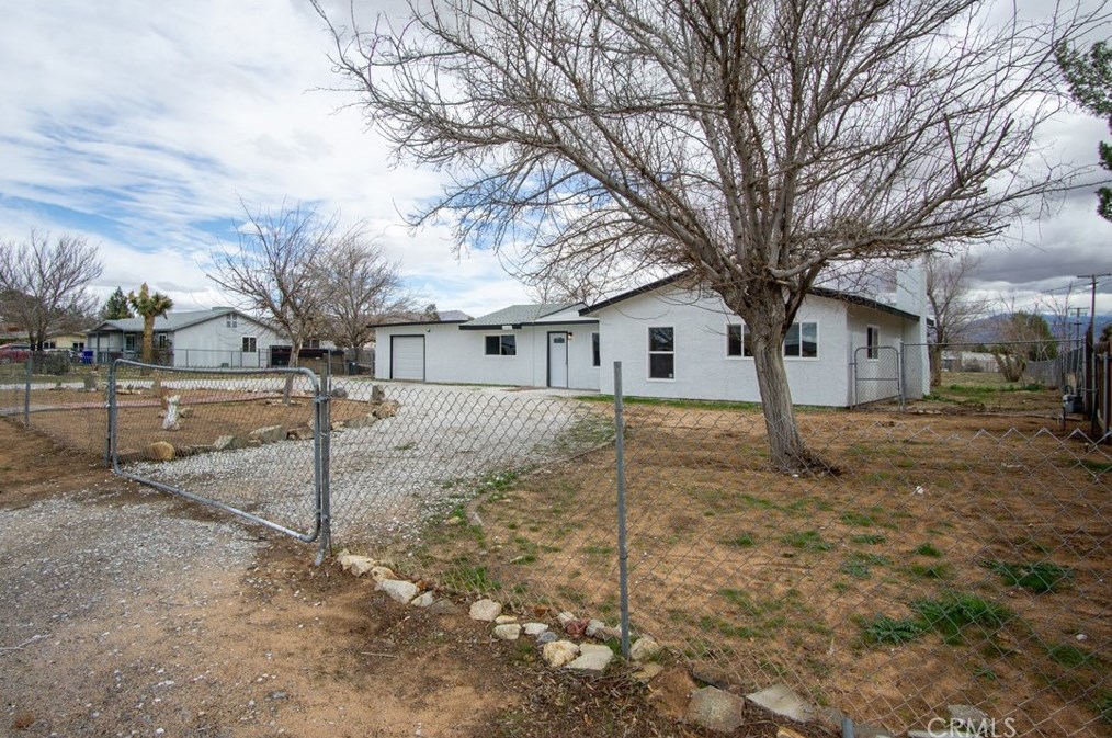 14167 Kiowa Rd, Apple Valley CA  92307-3976 exterior