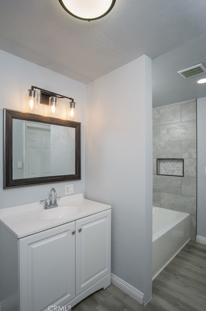 14167 Kiowa Rd, Apple Valley CA  92307-3976 exterior