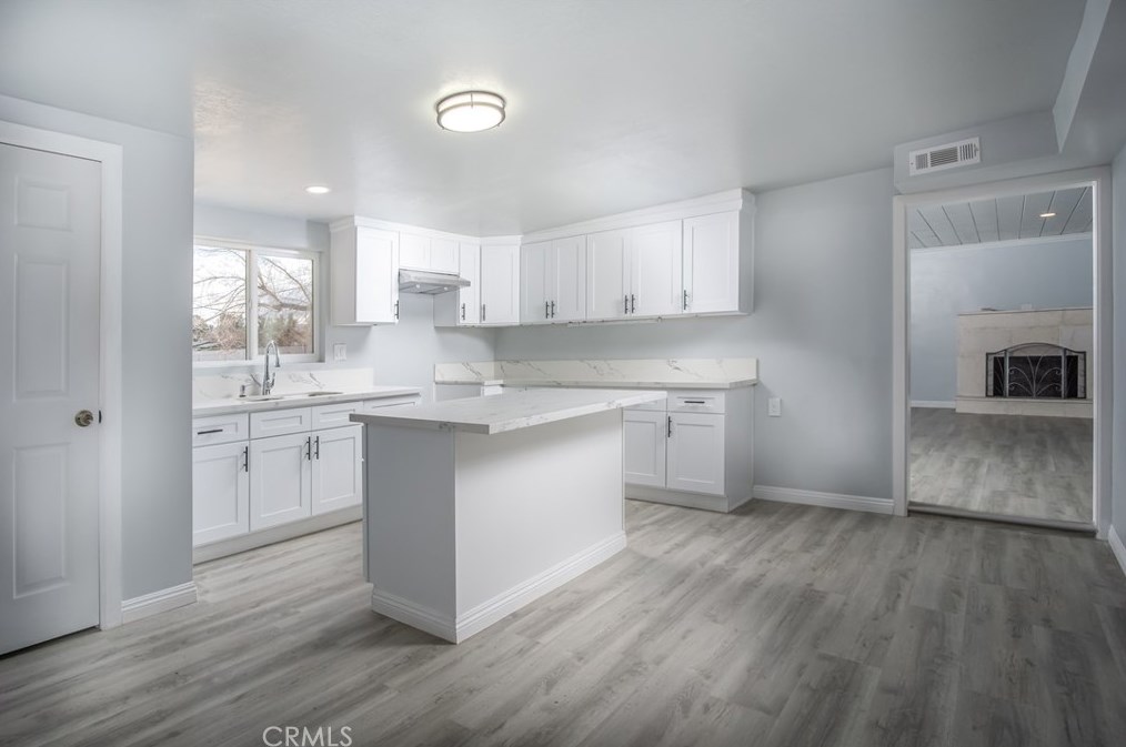 14167 Kiowa Rd, Apple Valley CA  92307-3976 exterior