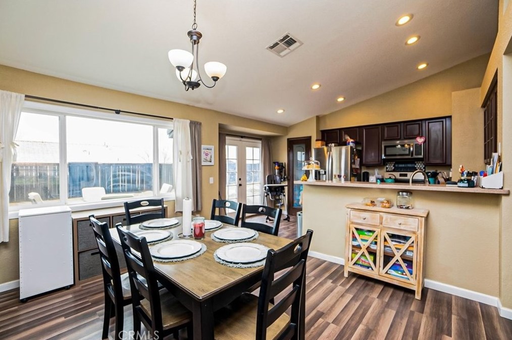 12489 Petaluma Rd, Victorville CA  92392-7607 exterior