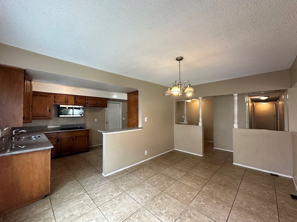2033 Elm Ave, Anaheim CA  92804-2553 exterior