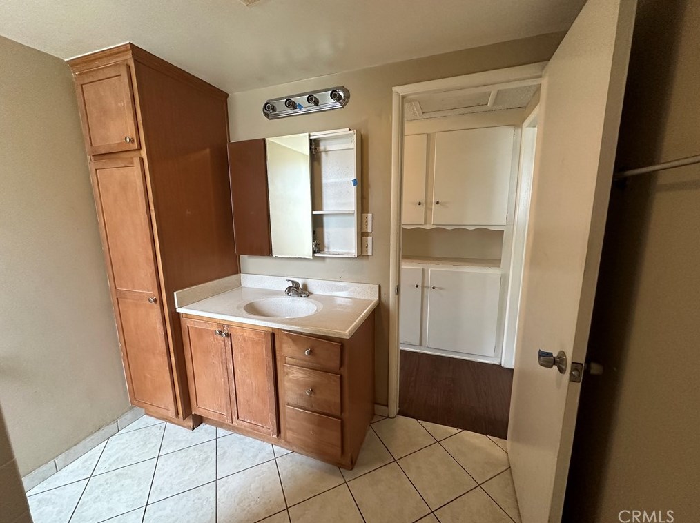 2033 Elm Ave, Anaheim CA  92804-2553 exterior