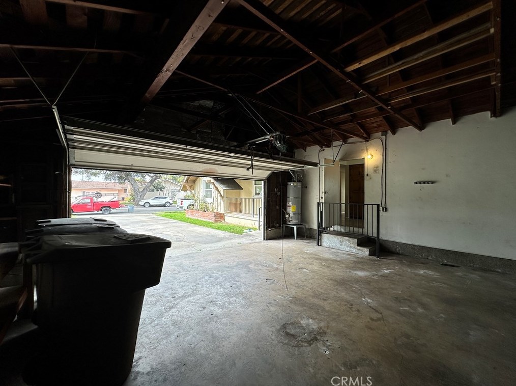 2033 Elm Ave, Anaheim CA  92804-2553 exterior