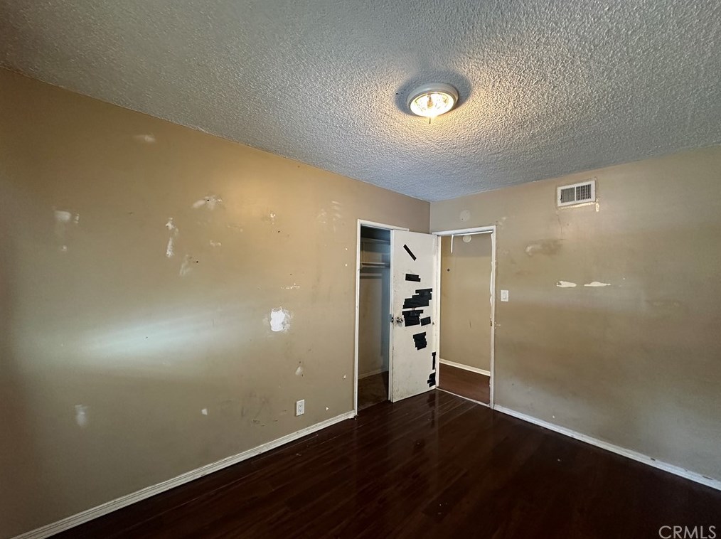 2033 Elm Ave, Anaheim CA  92804-2553 exterior