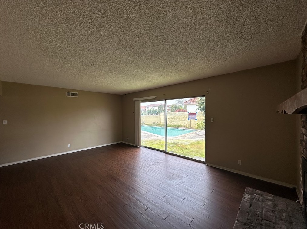 2033 Elm Ave, Anaheim CA  92804-2553 exterior