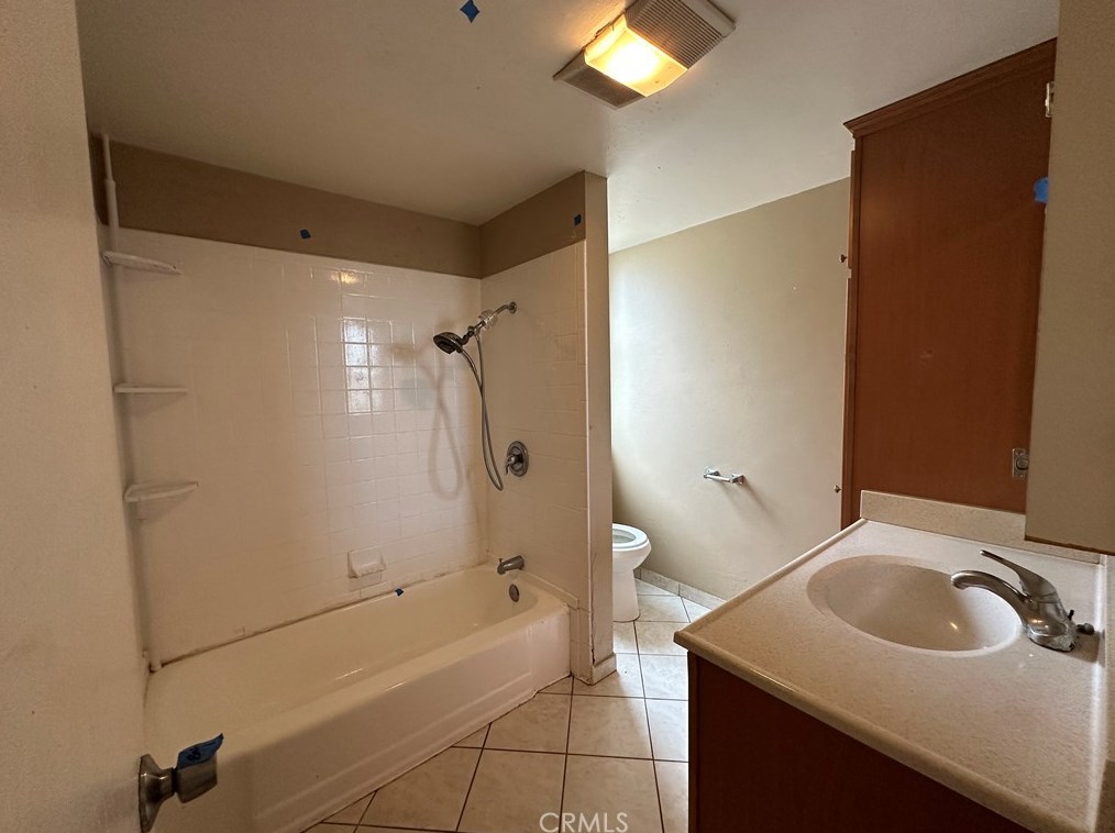 2033 Elm Ave, Anaheim CA  92804-2553 exterior