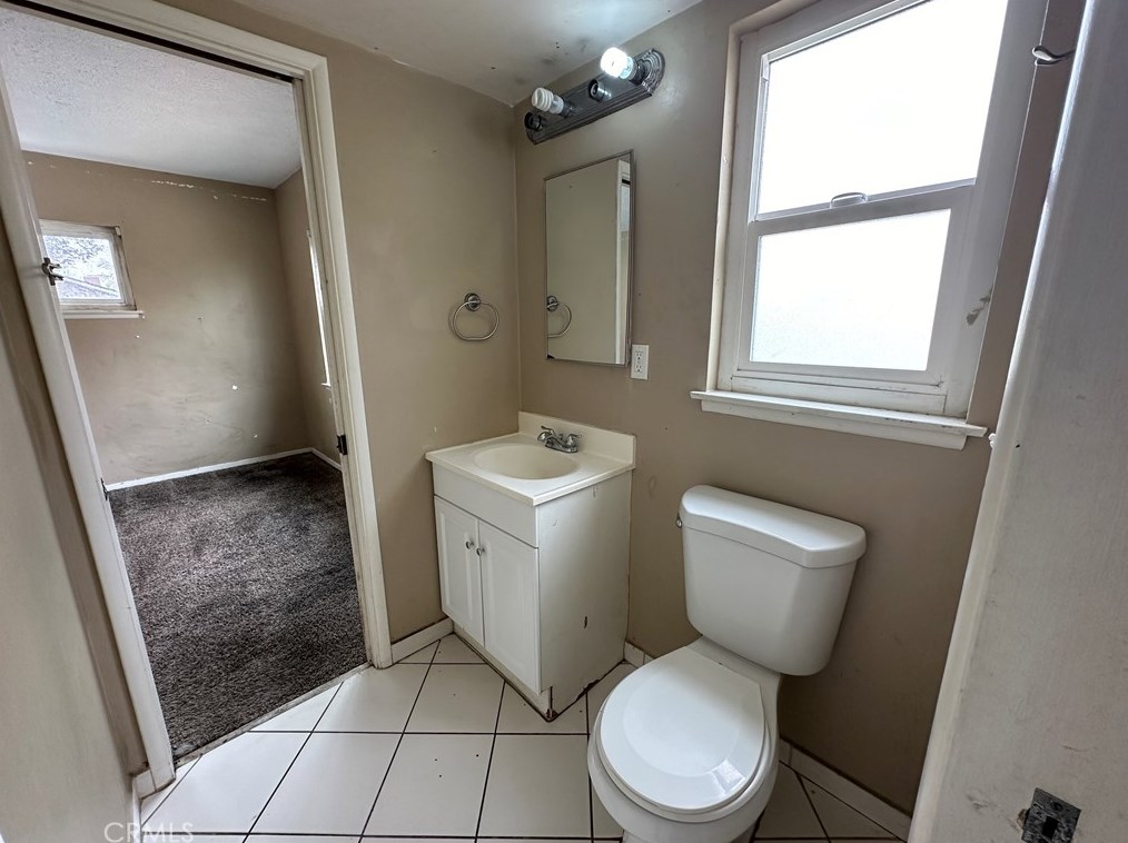 2033 Elm Ave, Anaheim CA  92804-2553 exterior
