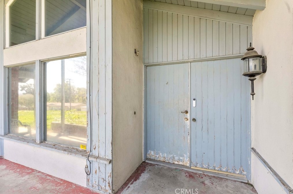 5821 Bronco Ln, Riverside CA  92509-6540 exterior