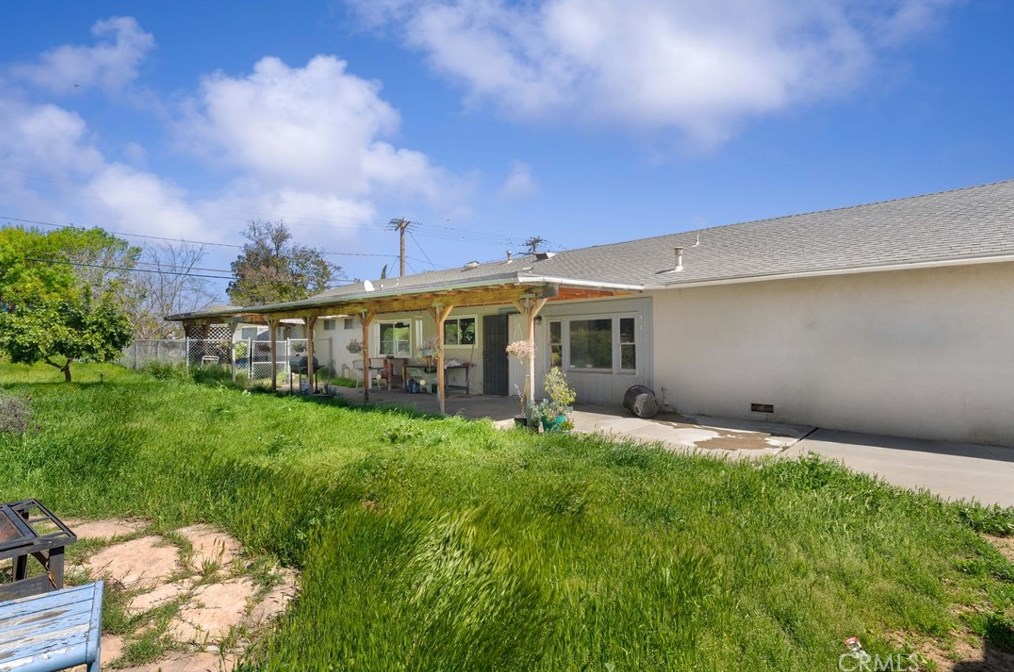 5821 Bronco Ln, Riverside CA  92509-6540 exterior