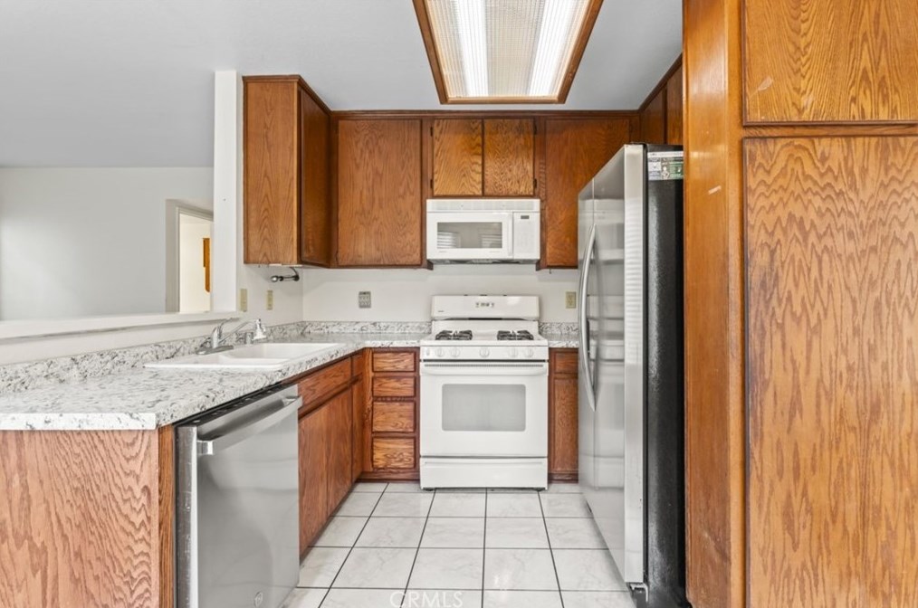 6324 Walnut Ave, San Bernardino CA  92407-4012 exterior