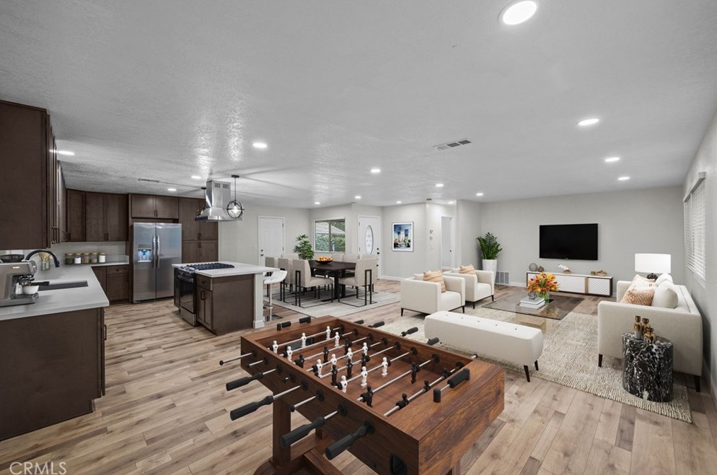 230 Goodrich Dr, Riverside CA  92507-4850 exterior