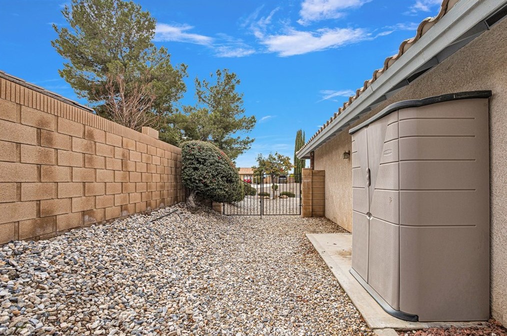 20260 Quail Hollow Rd, Apple Valley CA  92308-5013 exterior