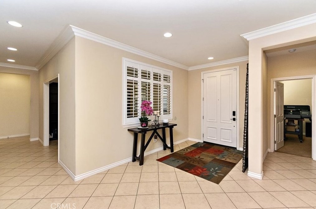 16352 Sierra Heights Dr, Riverside CA  92503-8457 exterior