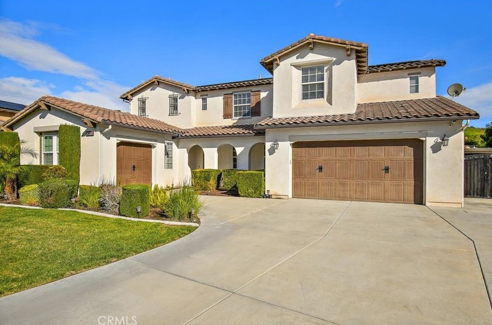 16352 Sierra Heights Dr, Riverside CA  92503-8457 exterior