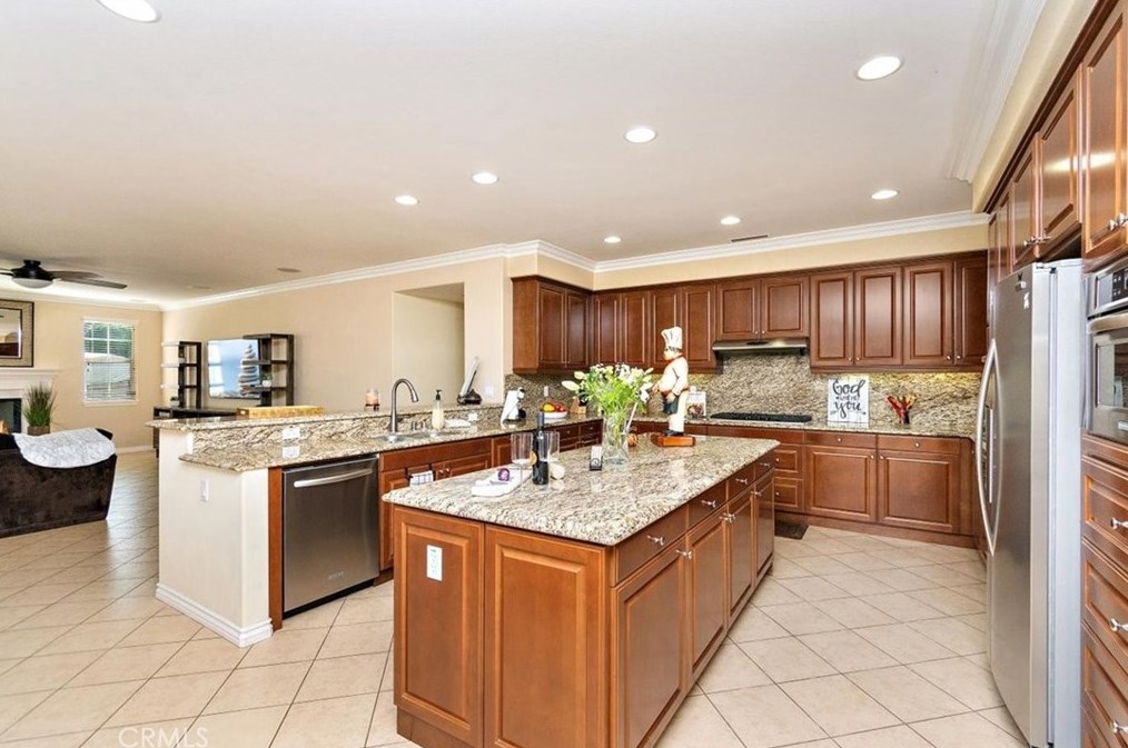 16352 Sierra Heights Dr, Riverside CA  92503-8457 exterior