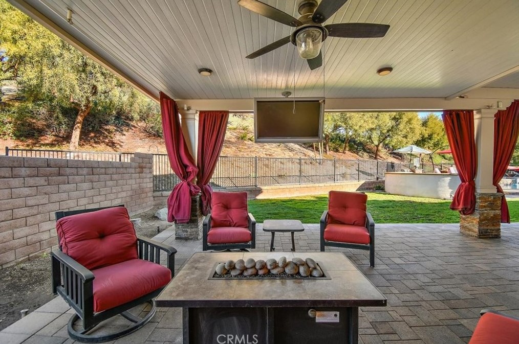 16352 Sierra Heights Dr, Riverside CA  92503-8457 exterior