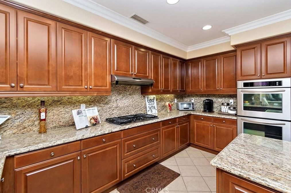 16352 Sierra Heights Dr, Riverside CA  92503-8457 exterior