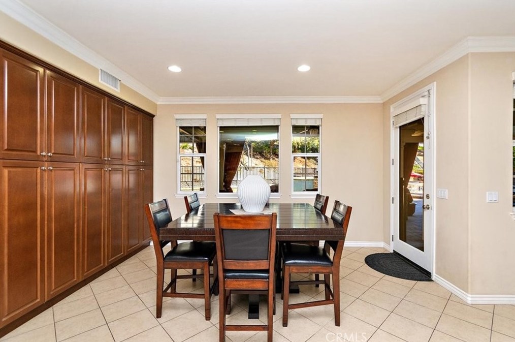 16352 Sierra Heights Dr, Riverside CA  92503-8457 exterior