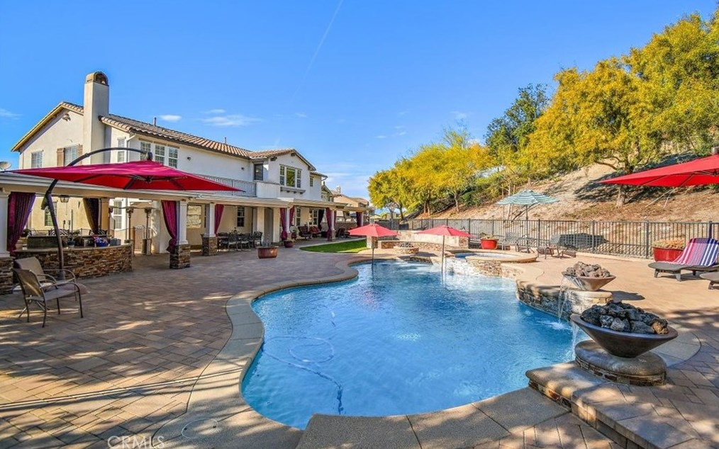 16352 Sierra Heights Dr, Riverside CA  92503-8457 exterior