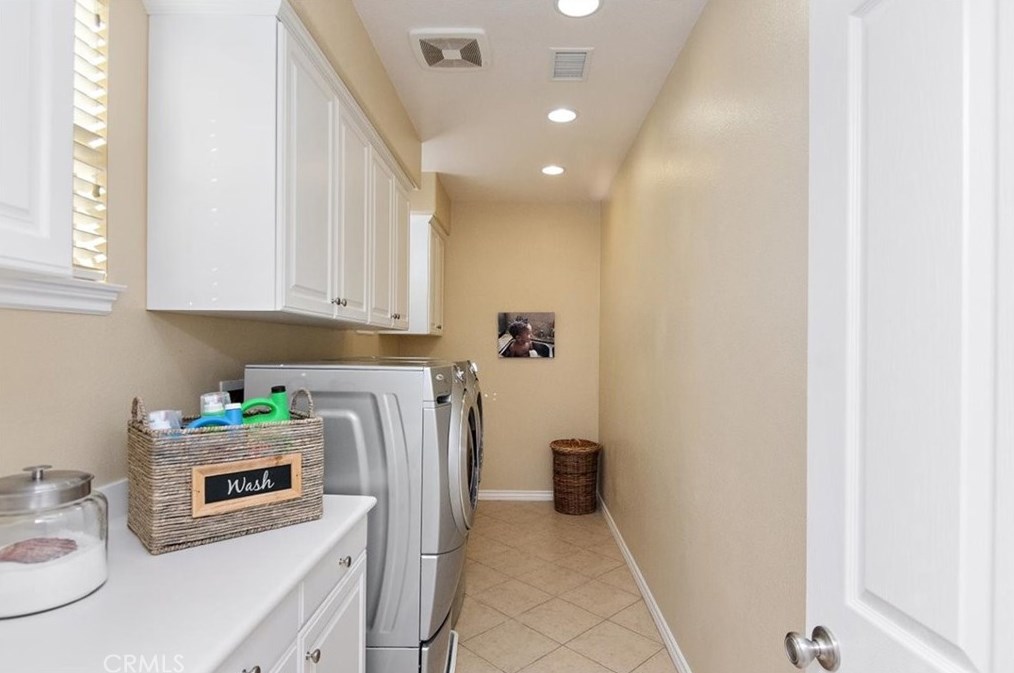 16352 Sierra Heights Dr, Riverside CA  92503-8457 exterior