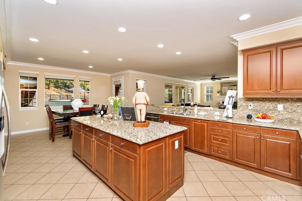 16352 Sierra Heights Dr, Riverside CA  92503-8457 exterior