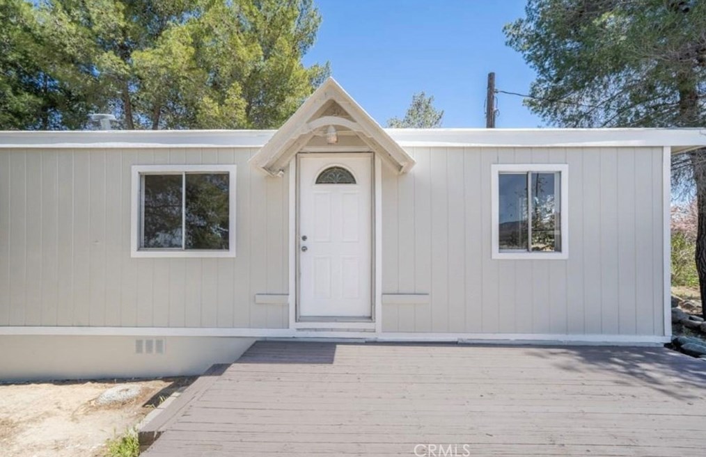 1568 Smoke Tree Rd, Pinon Hills CA  92372-9832 exterior