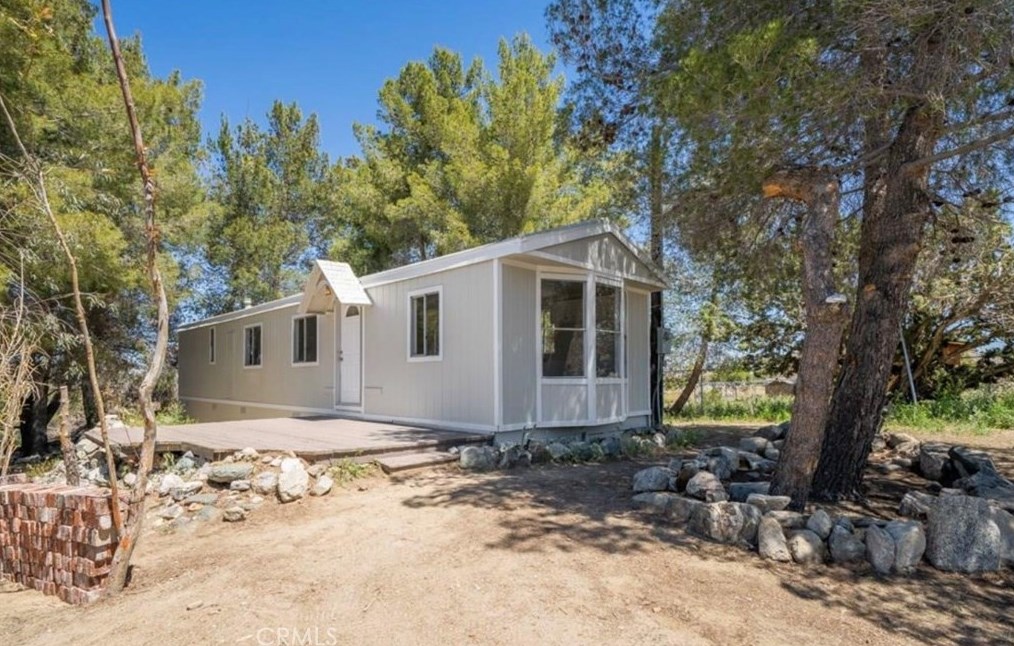1568 Smoke Tree Rd, Pinon Hills CA  92372-9832 exterior