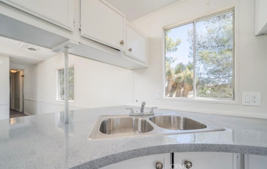 1568 Smoke Tree Rd, Pinon Hills CA  92372-9832 exterior