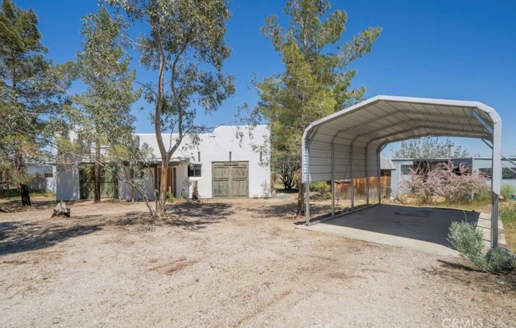 1568 Smoke Tree Rd, Pinon Hills CA  92372-9832 exterior