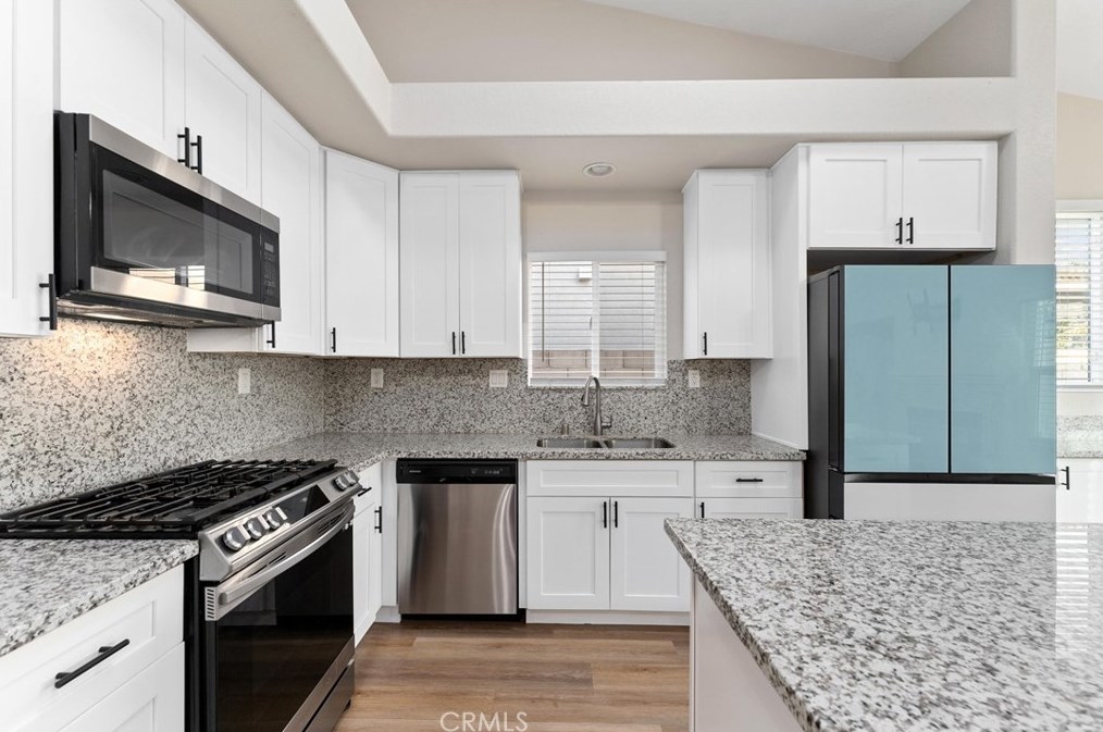 14941 Preston Dr, Fontana CA  92336-5506 exterior