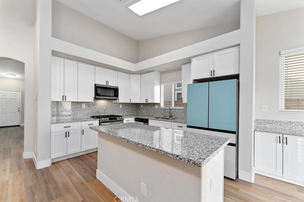 14941 Preston Dr, Fontana CA  92336-5506 exterior